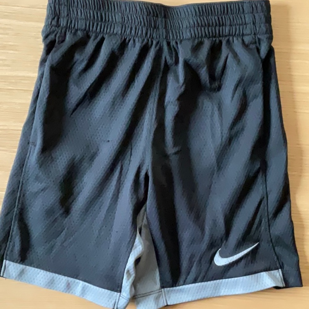 Nike Dri-Fit Boy’s Black/Gray Athletic Shorts with Side Pockets Size S